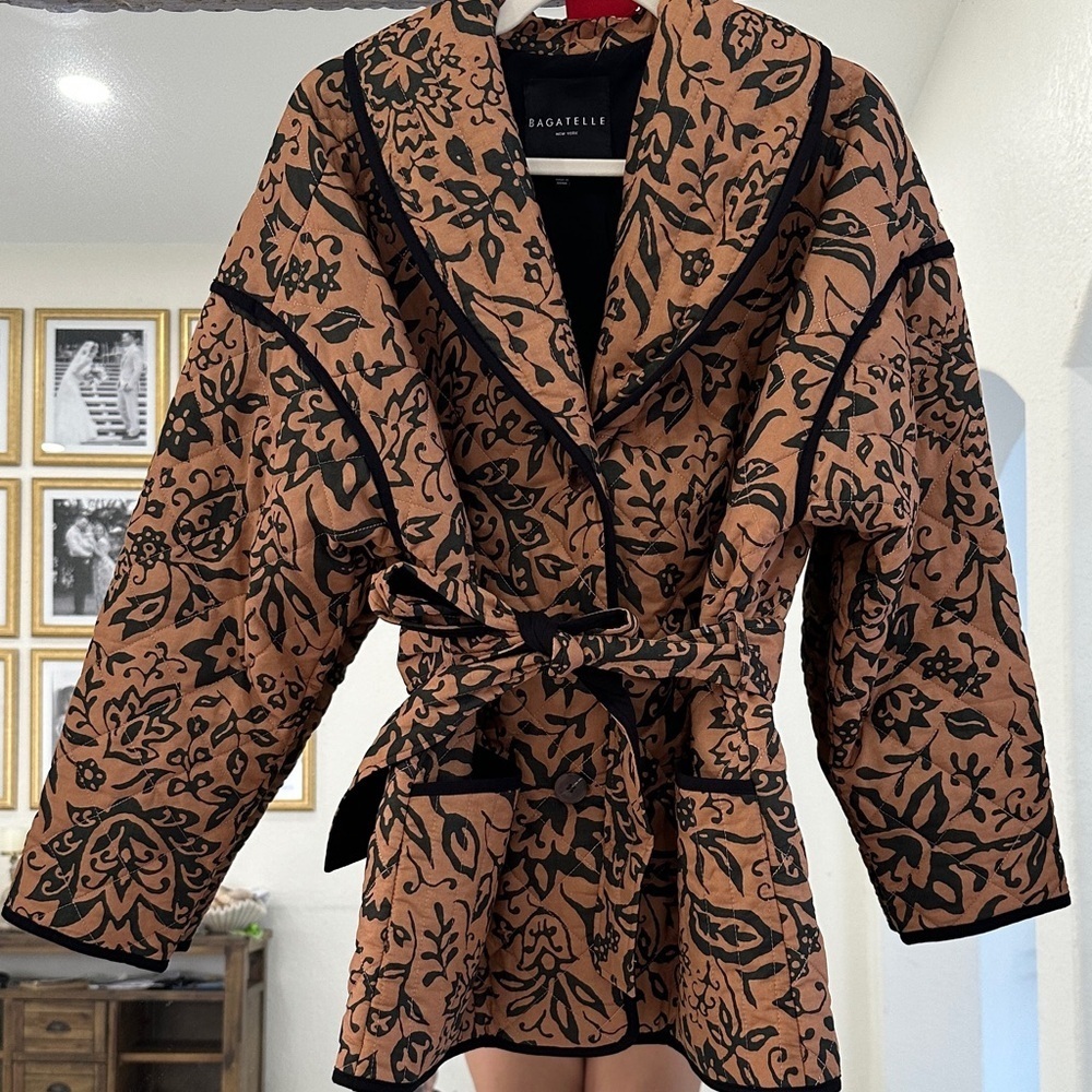 Bagatelle Women's Black and Brown Floral Blazer - Picture 3 of 6